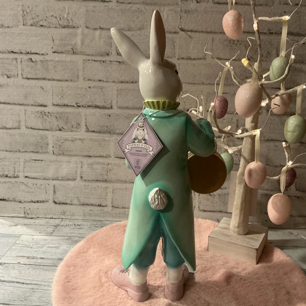 TOPHAT & TAIL Rabbit Holding Clock Statue - Picture 4 of 7
